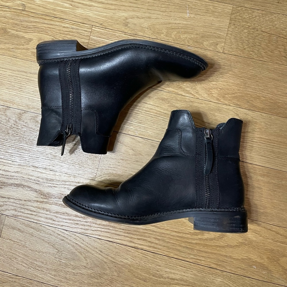 Franco Sarto Halford Ankle Bootie in Black Size 7